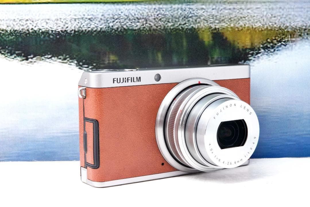 FUJIFILM XF1 高級コンデジ バッテリー　充電器