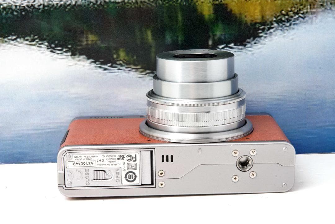 FUJIFILM XF1 高級コンデジ バッテリー　充電器