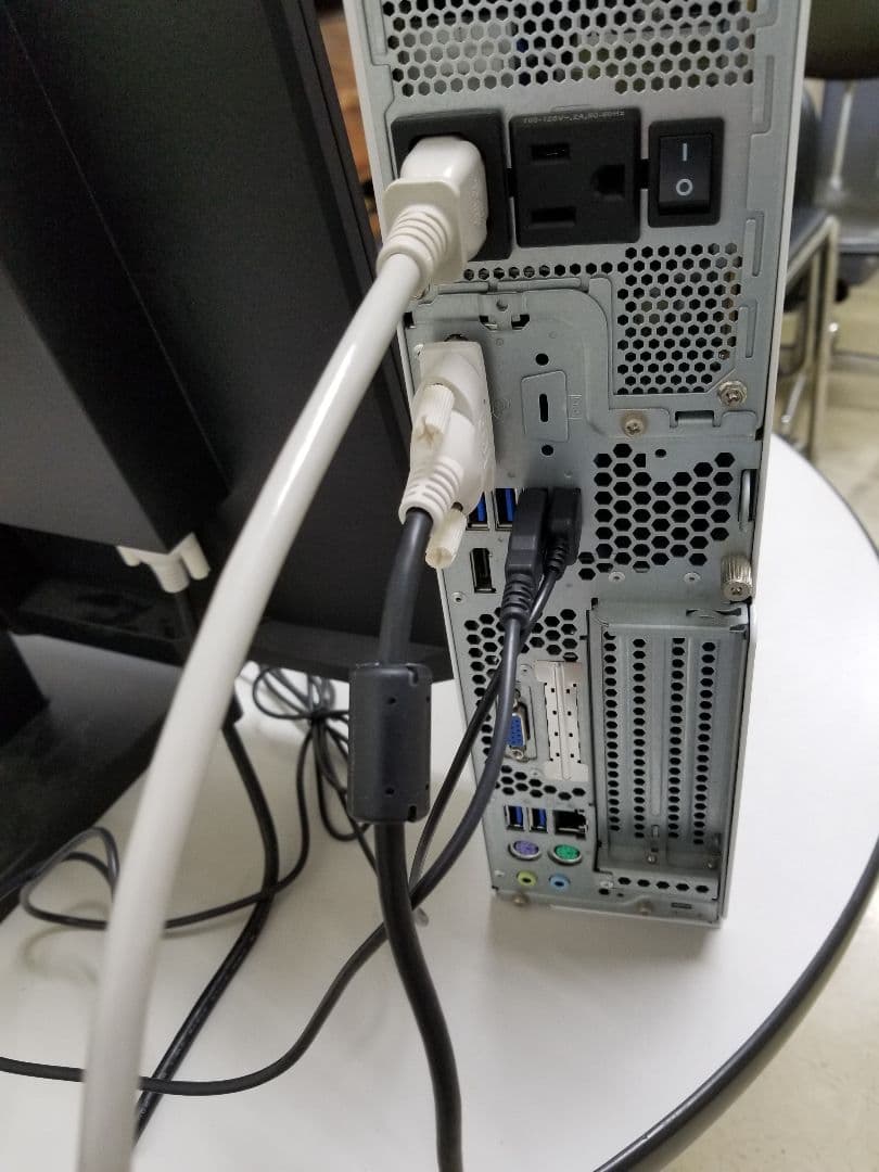 ESPRIMO D588/BX デスクトップPC　②