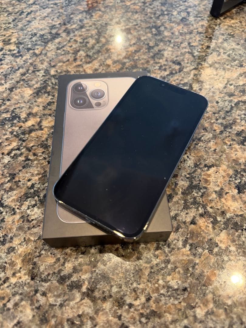 浅草キッド【美品、バッテリー90%】iPhone 13Pro グラファイト