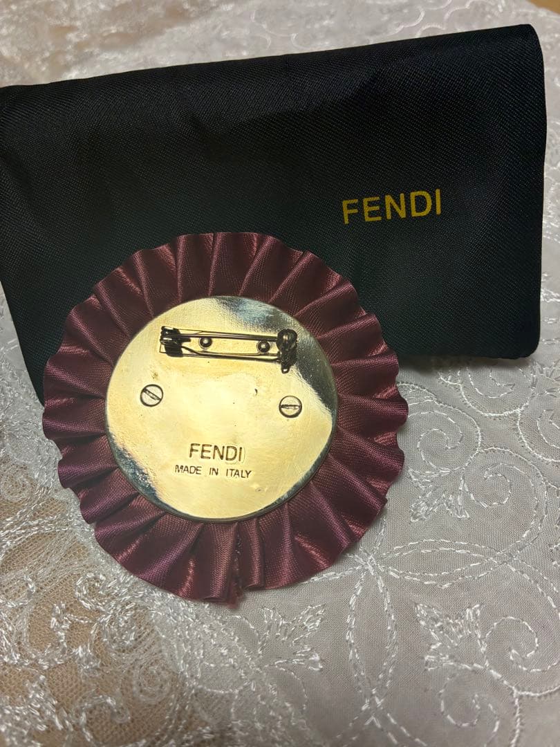 Fendi バッグ刺繍ブローチ