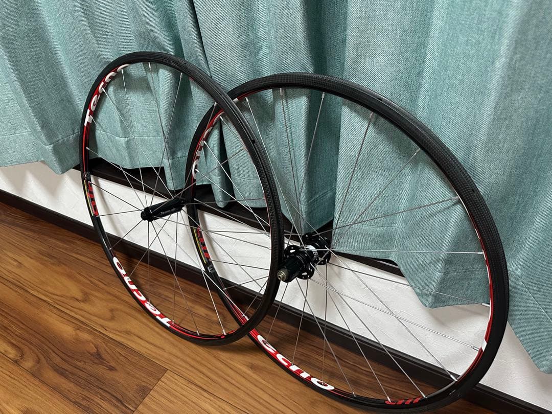 超軽量カーボンホイール前後約1100g