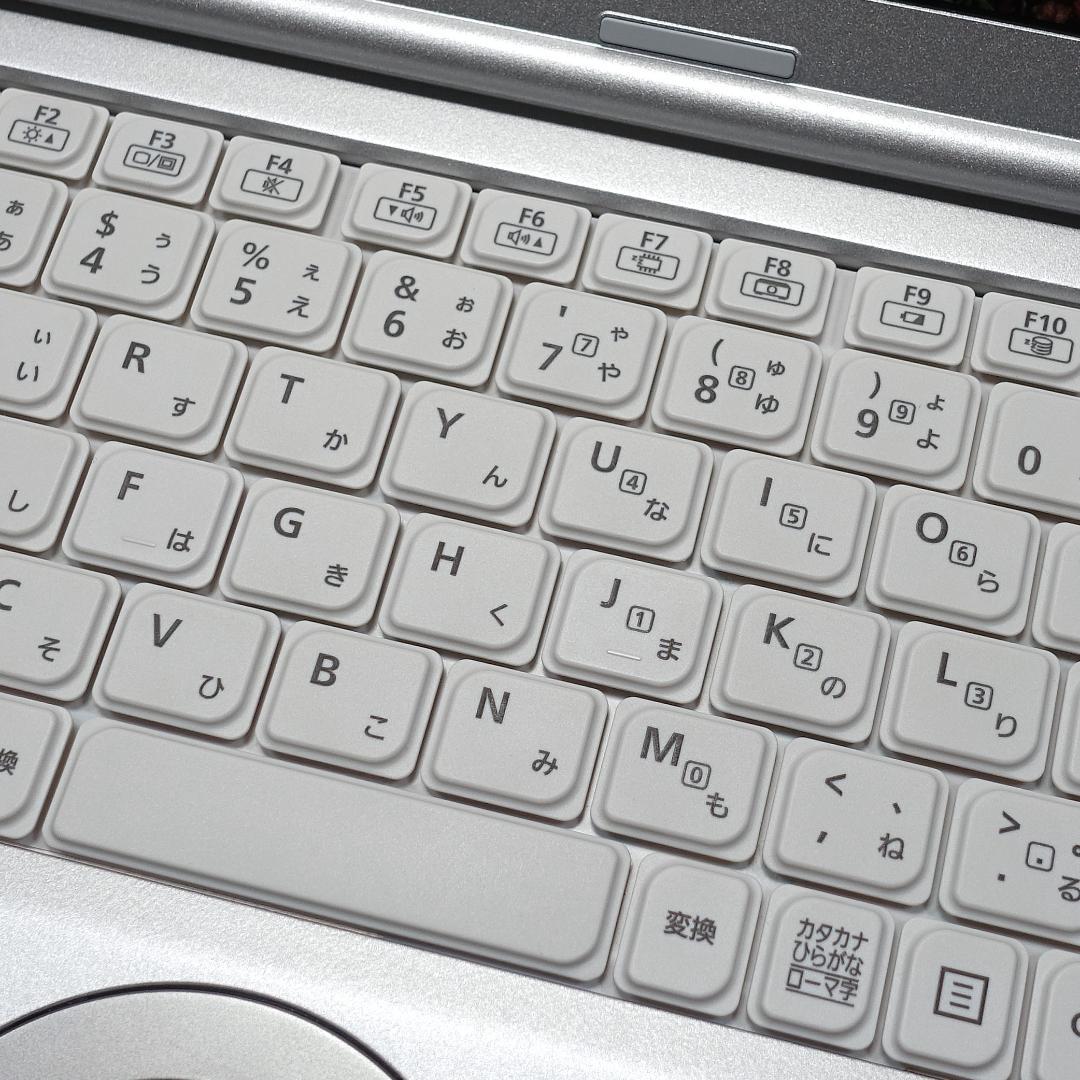 累積使用時間僅少で極美品の軽量モバイル✨１１世代コアｉ５に超高速新品ＳＳＤ１ＴＢ