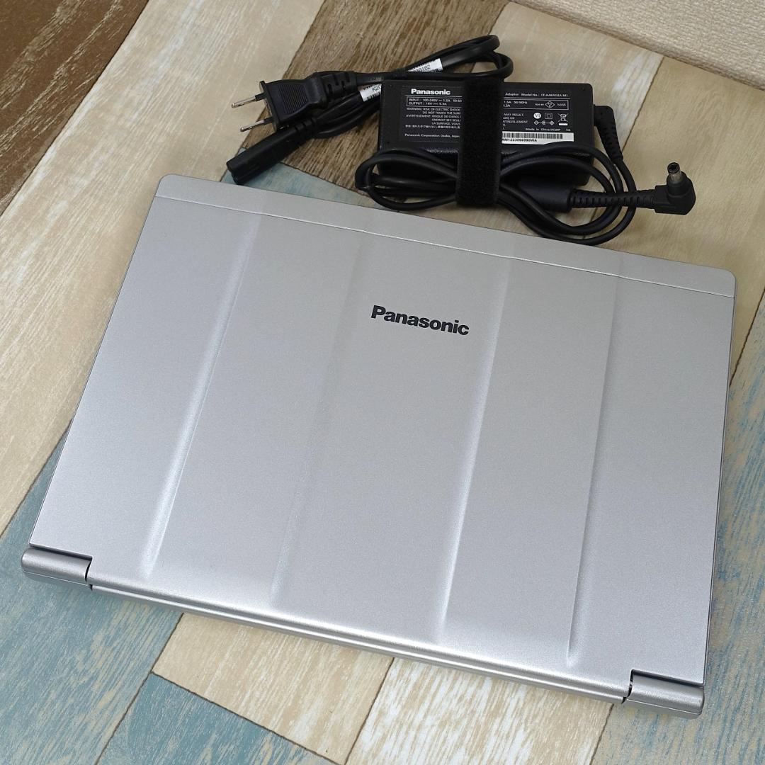 累積使用時間僅少で極美品の軽量モバイル✨１１世代コアｉ５に超高速新品ＳＳＤ１ＴＢ