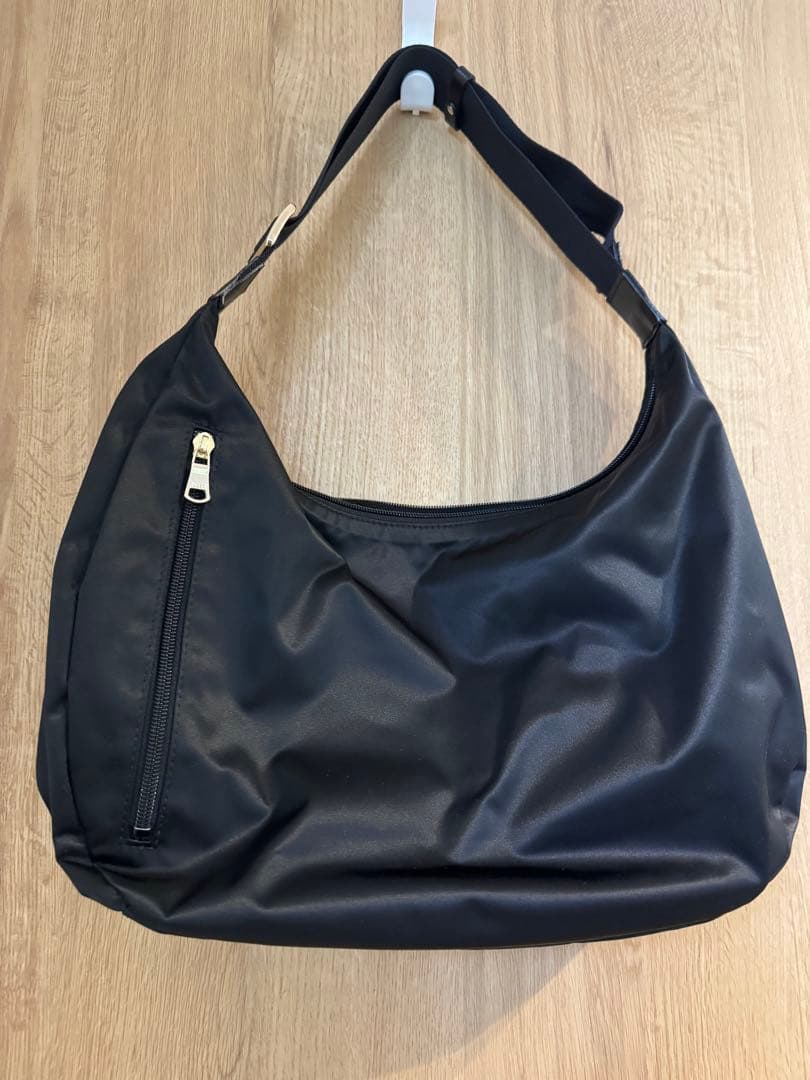 パ*コ様 ナイロンラウンドビッグショルダーバッグ