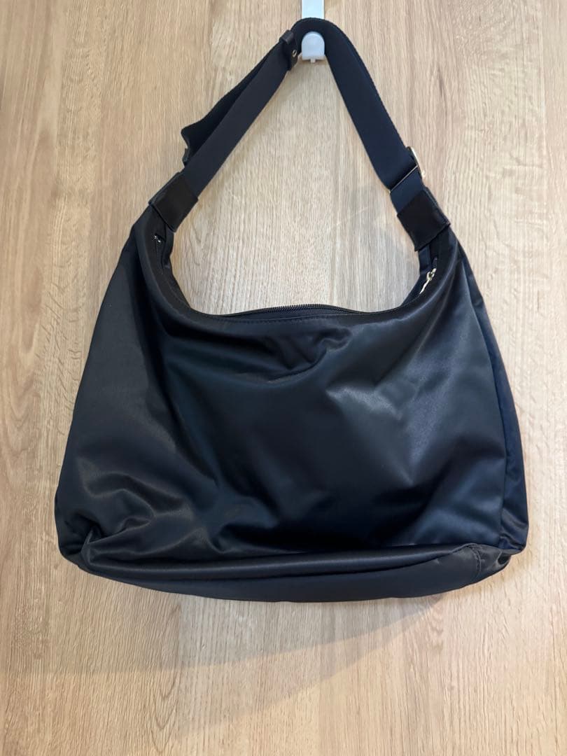 パ*コ様 ナイロンラウンドビッグショルダーバッグ