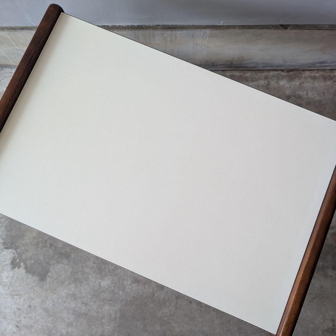 【古家具】カリモク 白い天板 ウォルナット色のカフェテーブルA　サイドテーブル