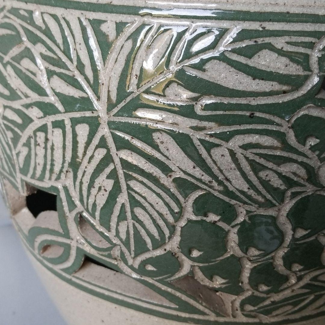 信楽焼傘立て  つぼ型胴彫 高さ４３cm