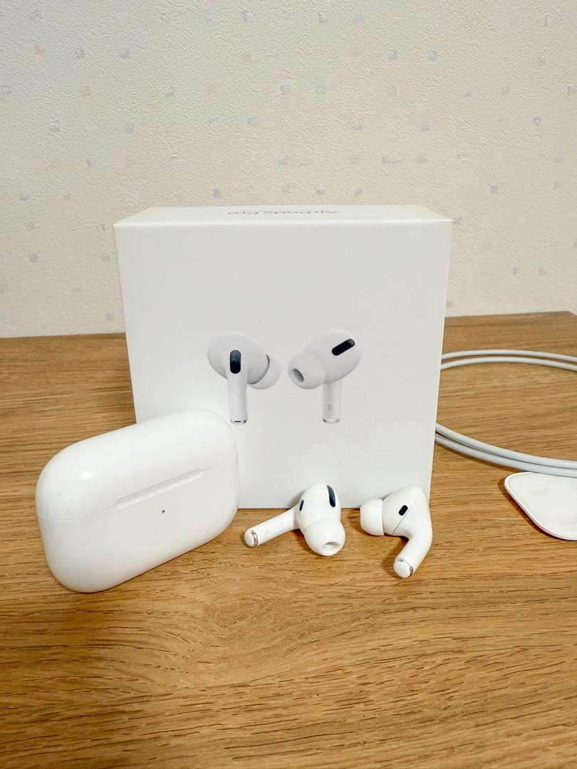 【美品】Apple AirPods Pro ワイヤレスイヤホン　正規品