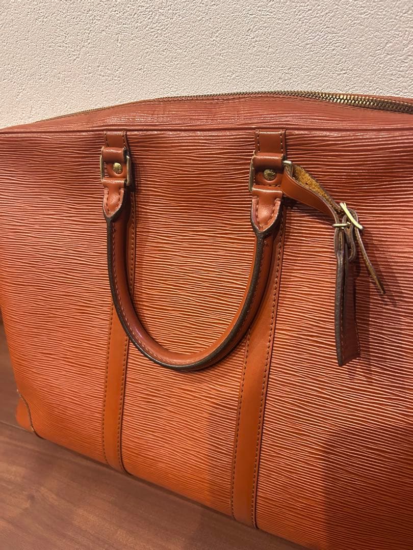 ルイ ヴィトン エピ ポルトドキュマン ヴォワヤージュ