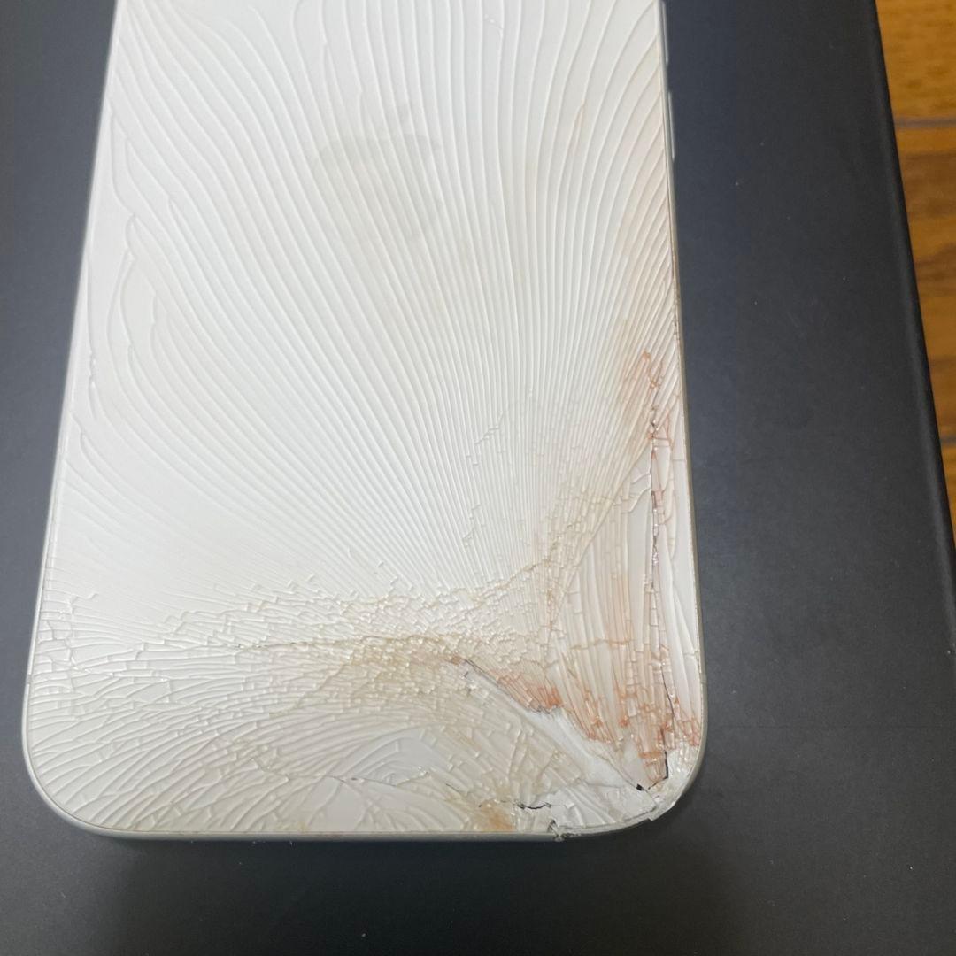 IPhone 16 ジャンク品　背面割れ　ホワイト　256GB