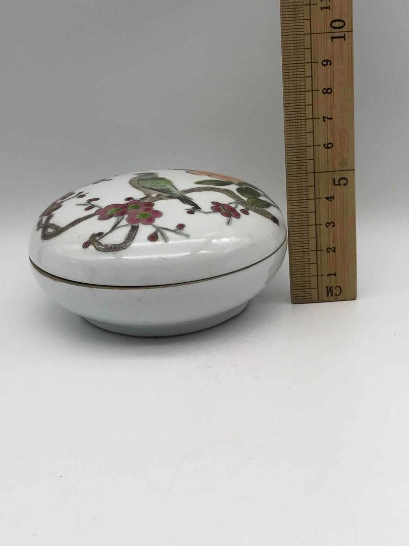 清乾隆時代　粉彩花卉吉祥鳥文香盒 印泥合子　香合　【乾隆年制】(F-45)