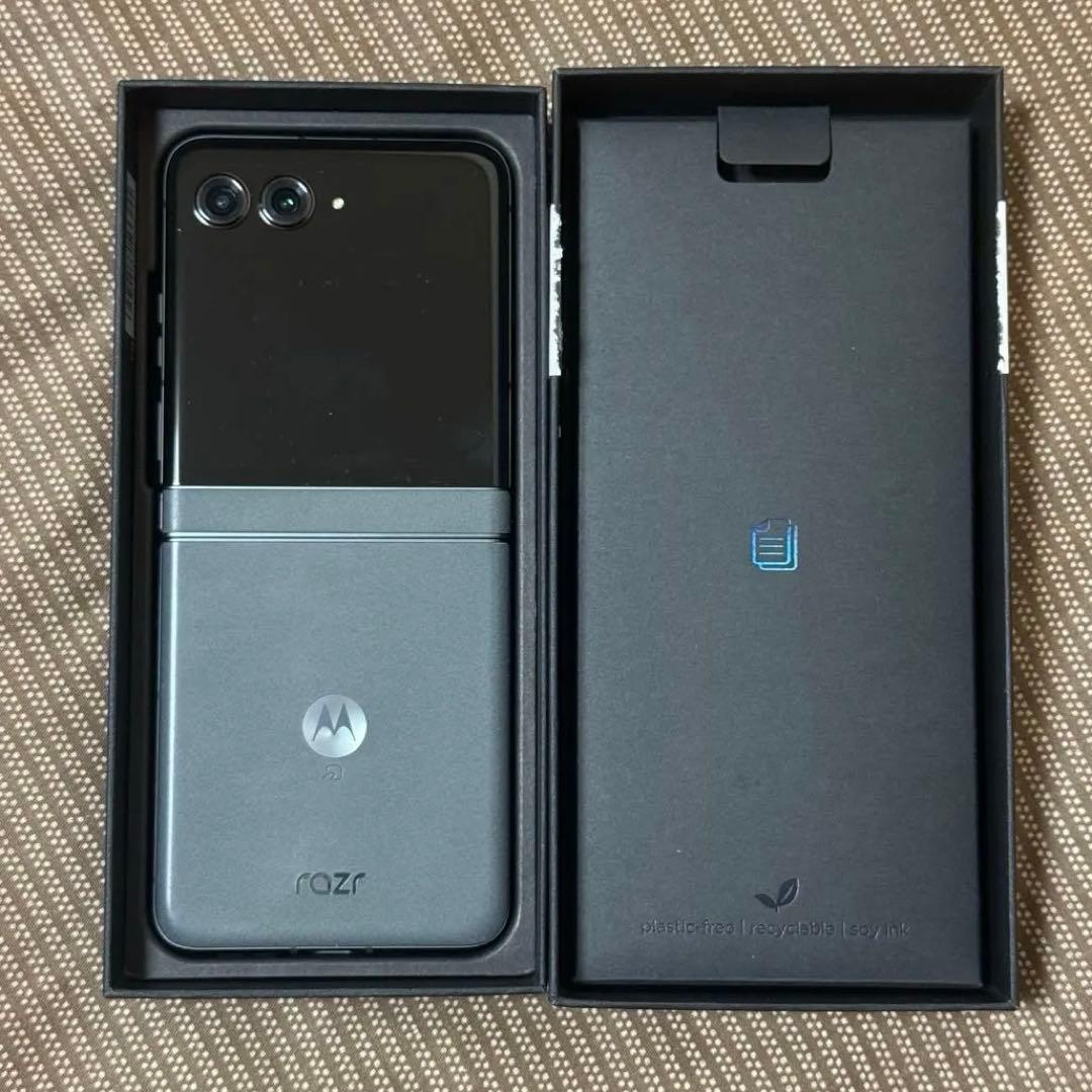 未使用品 Motorola razr 50