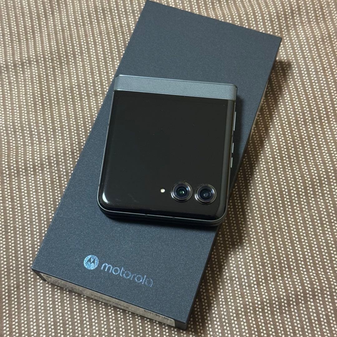 未使用品 Motorola razr 50