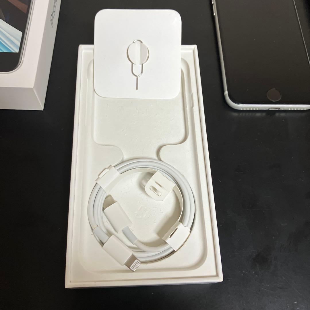 Apple iPhone SE 第二世代 ホワイト 箱付き　64GB BT84%