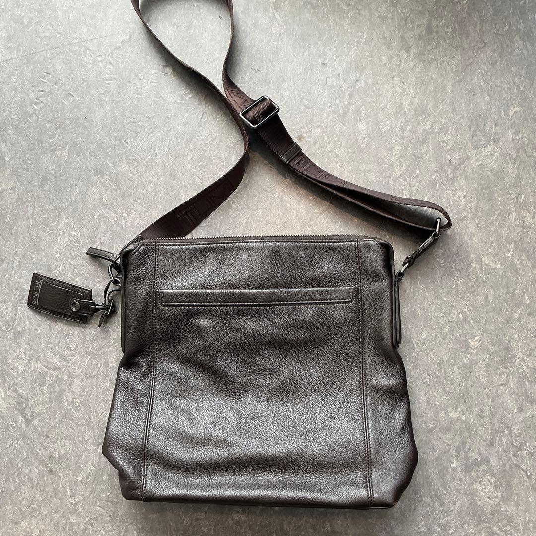 TUMI ブラック レザー ショルダーバッグ