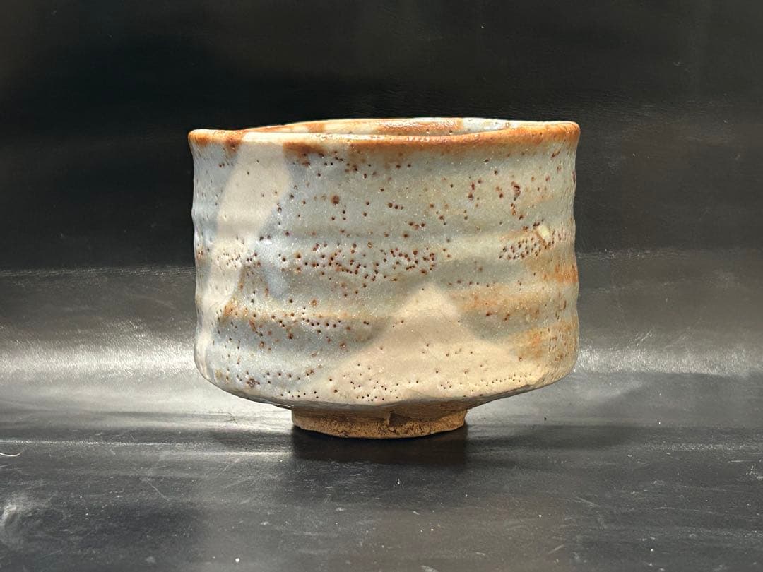 美しい古美術◾️蔵から美しい雪富士の見事な抹茶茶碗が出て来ました。