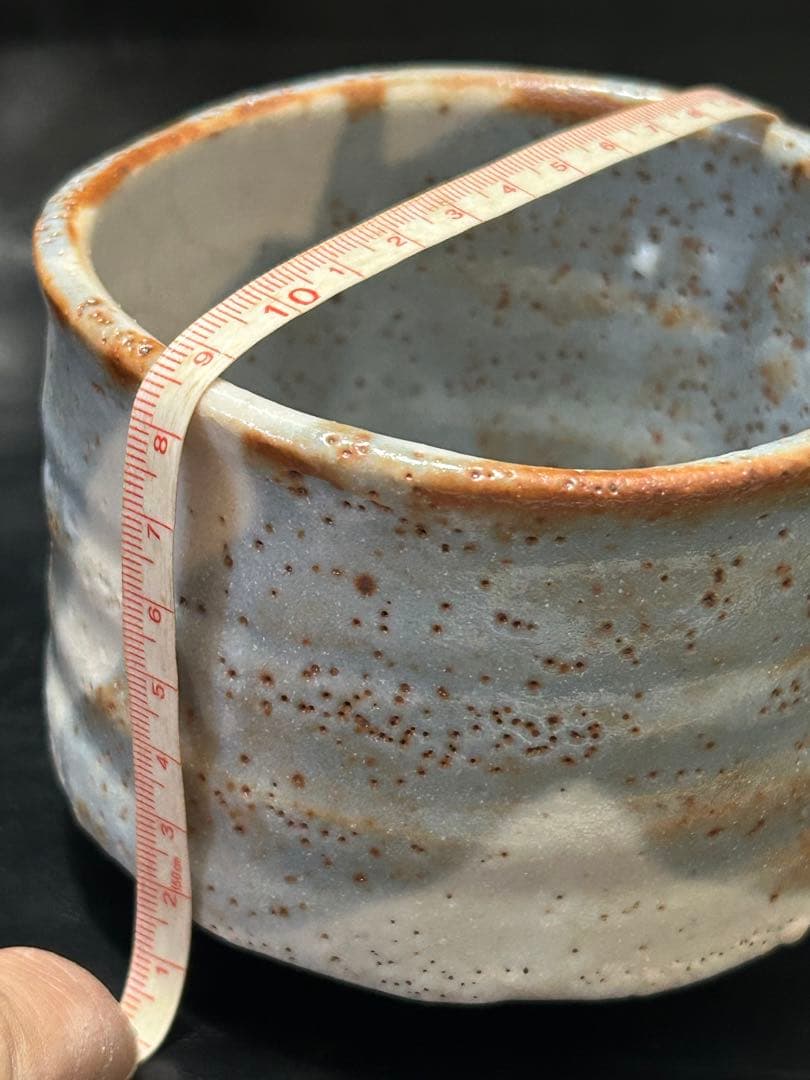 美しい古美術◾️蔵から美しい雪富士の見事な抹茶茶碗が出て来ました。