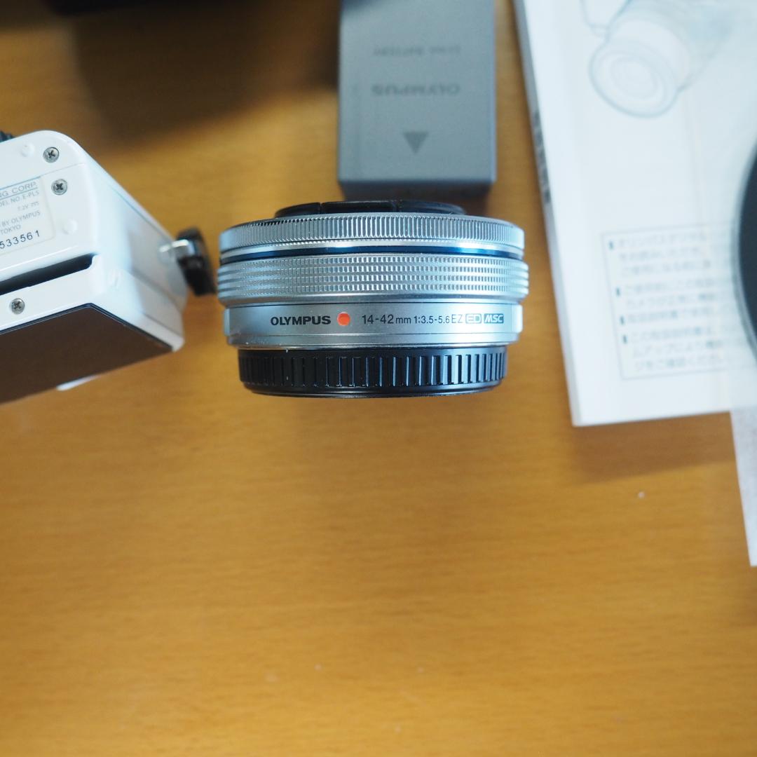 OLYMPUS E-PL5 ミラーレス一眼 ホワイト　レンズ付き　ジャンク扱い