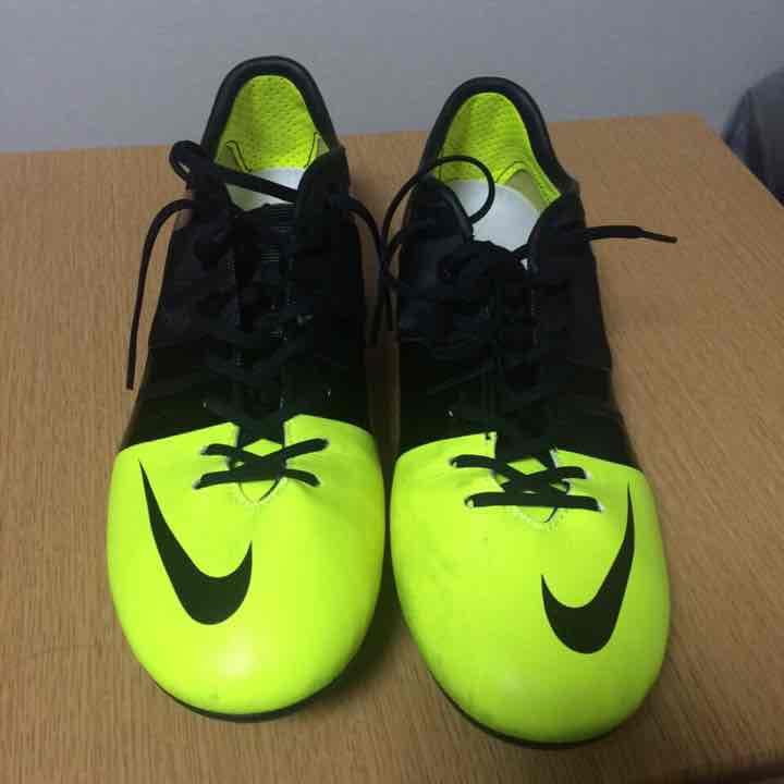 日本未発売。ネイマールモデルの FG