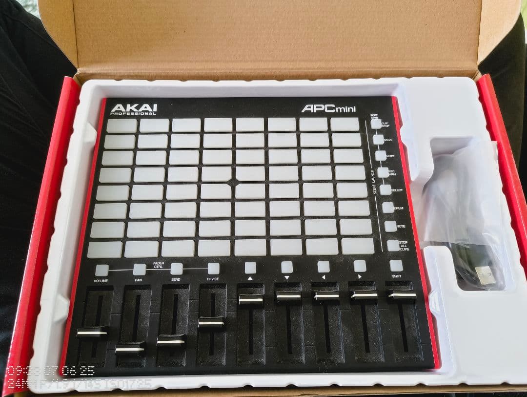 DJ機材 AKAI APC mini Mk2