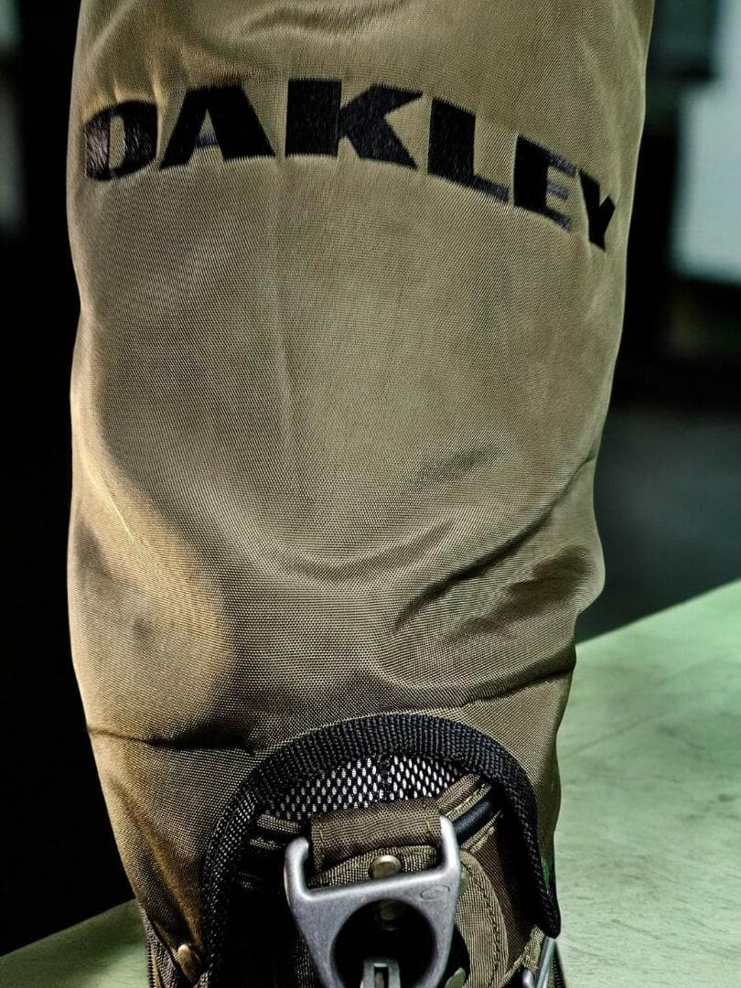 ちゃんKATSU超美品　　Oakley khaki高級タイプゴルフバッグ