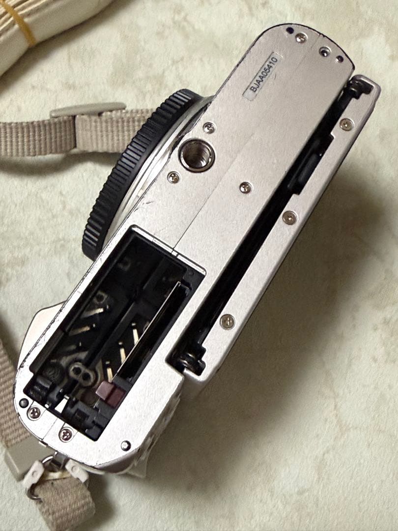 【ジャンク品】OLYMPUS PEN E-PL10 シルバー 本体ストラップ付き