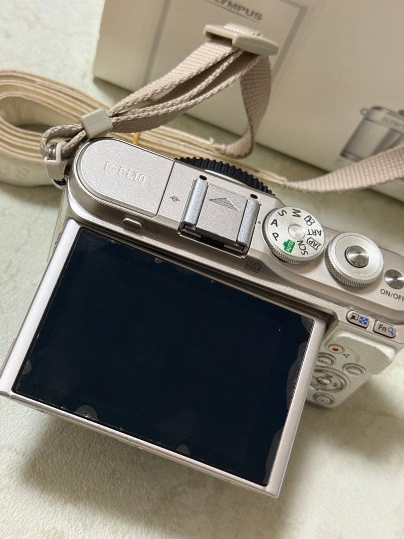 【ジャンク品】OLYMPUS PEN E-PL10 シルバー 本体ストラップ付き