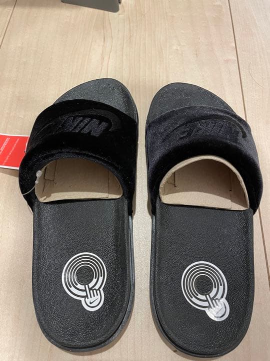 NIKE ベナッシ