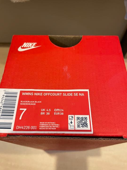 NIKE ベナッシ