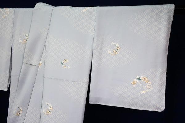未使用品 小紋 薄いブルーグレー 七宝 菊 洗える着物 化繊 身丈163cm