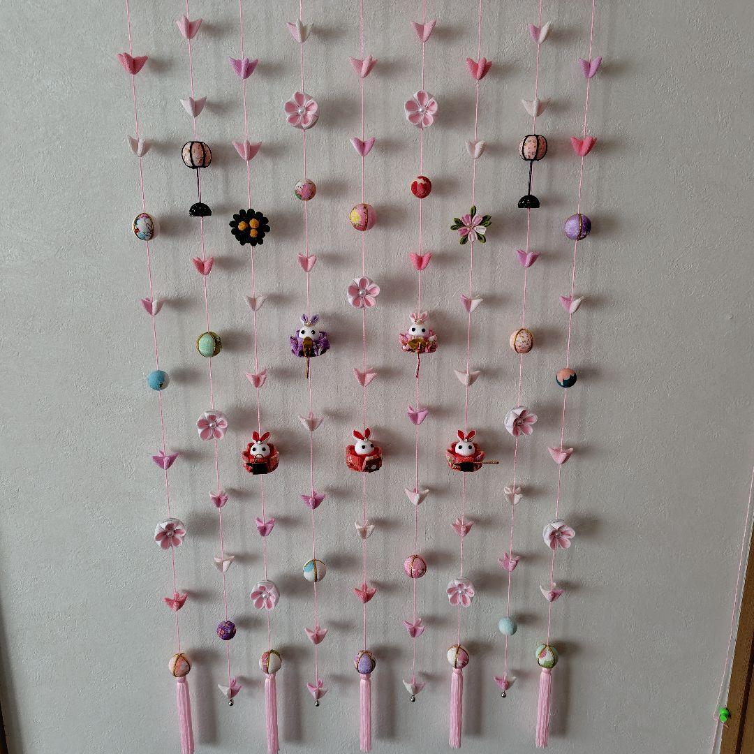 ちりめん細工　お花とまりとうさぎ雛の壁掛け下げ飾り(9下げ)