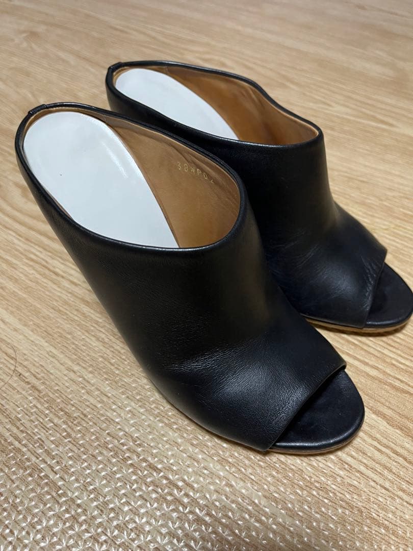 メゾンマルタンマルジェラ　黒 レザー オープントゥヒールサンダル size37