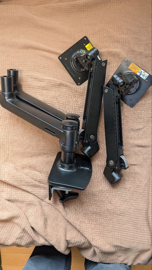 Amazonベーシック モニターアーム デュアル-ディスプレイタイプ 32インチ