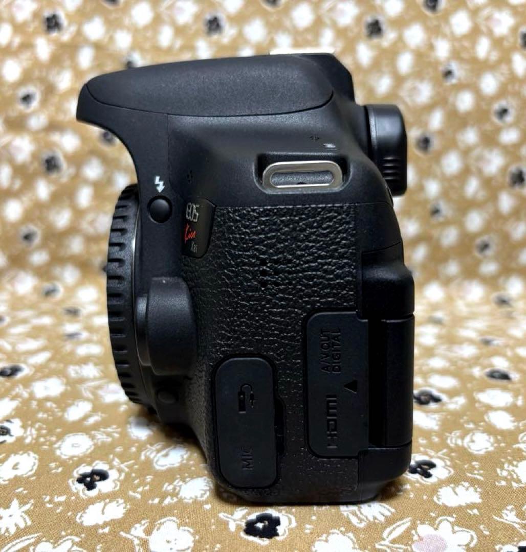 Canon EOS Kiss X8i (W)﻿ダブルレンズセット 一眼レフカメラ