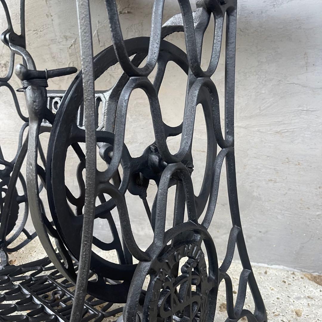 アンティークミシン脚テーブル　【MISHIN 】足踏みミシン　網目　レトロ雑貨