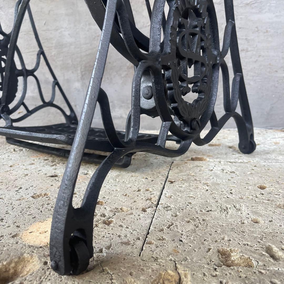 アンティークミシン脚テーブル　【MISHIN 】足踏みミシン　網目　レトロ雑貨