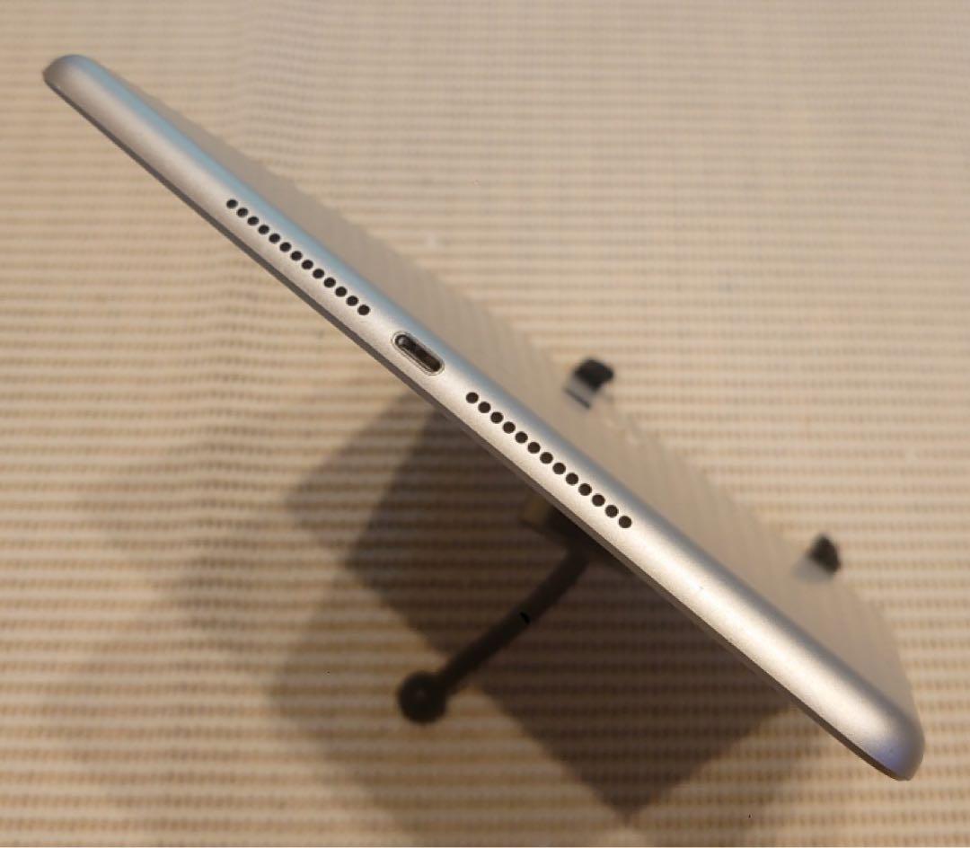 完動品液晶無傷iPad第6世代(A1893)本体32GB送料込LJF8K
