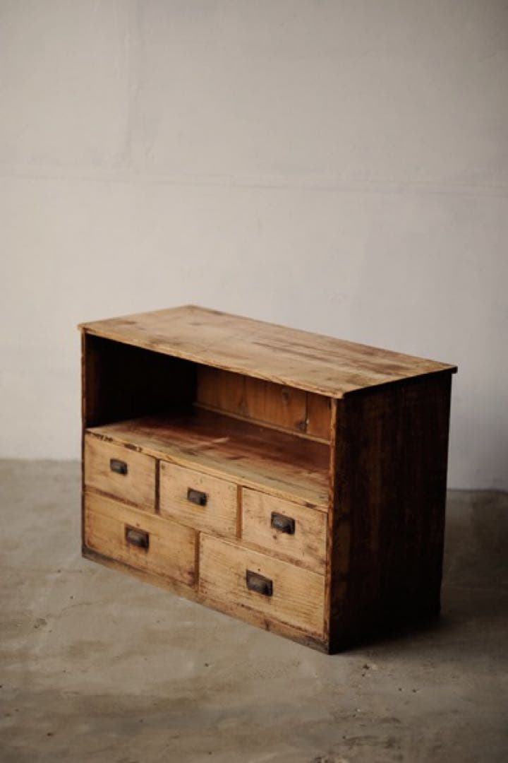 アンティーク 古い木製のローボード