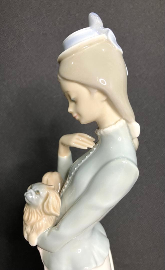 リヤドロ LLADRO 子犬を抱く貴婦人