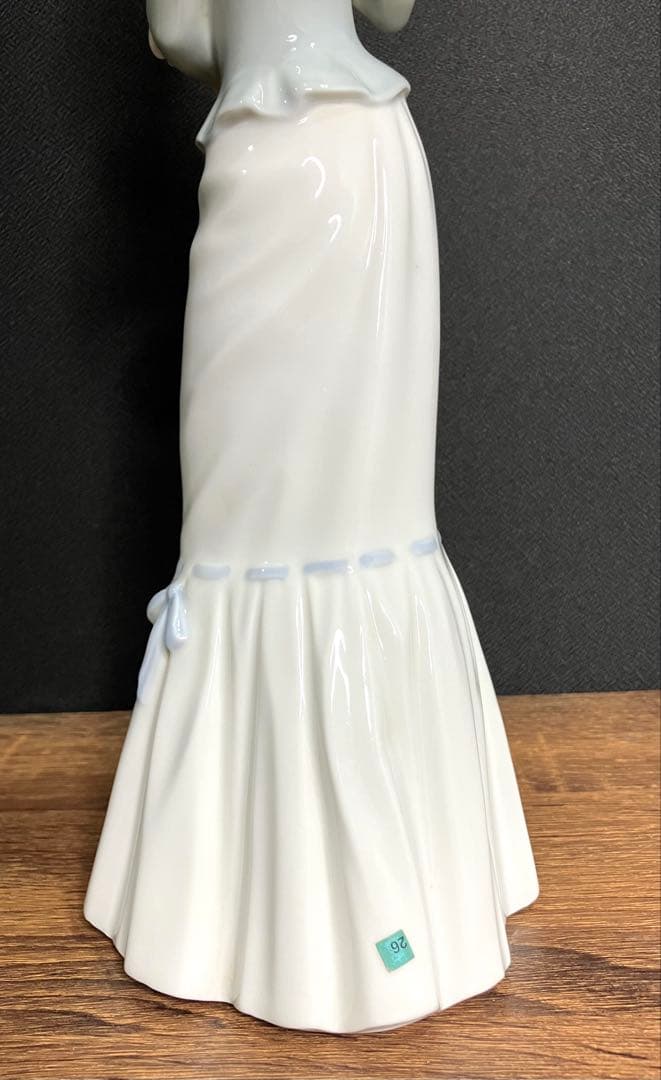 リヤドロ LLADRO 子犬を抱く貴婦人