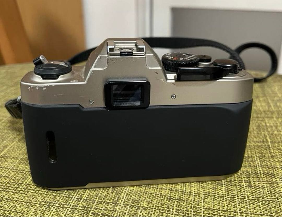 【Nikon FM10 】フィルムカメラ 35〜70㎜レンズ、専用ケース付き