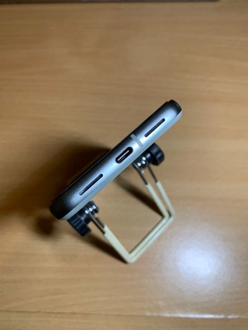 Google Pixel 8 グレー ケース・スタンド付