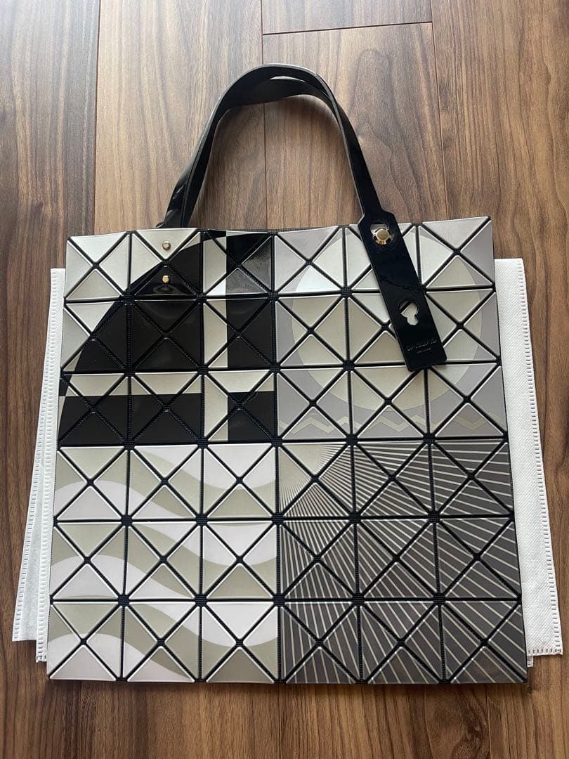 BAOBAO ISSEY MIYAKE トートバッグ 幾何学模様　超美品