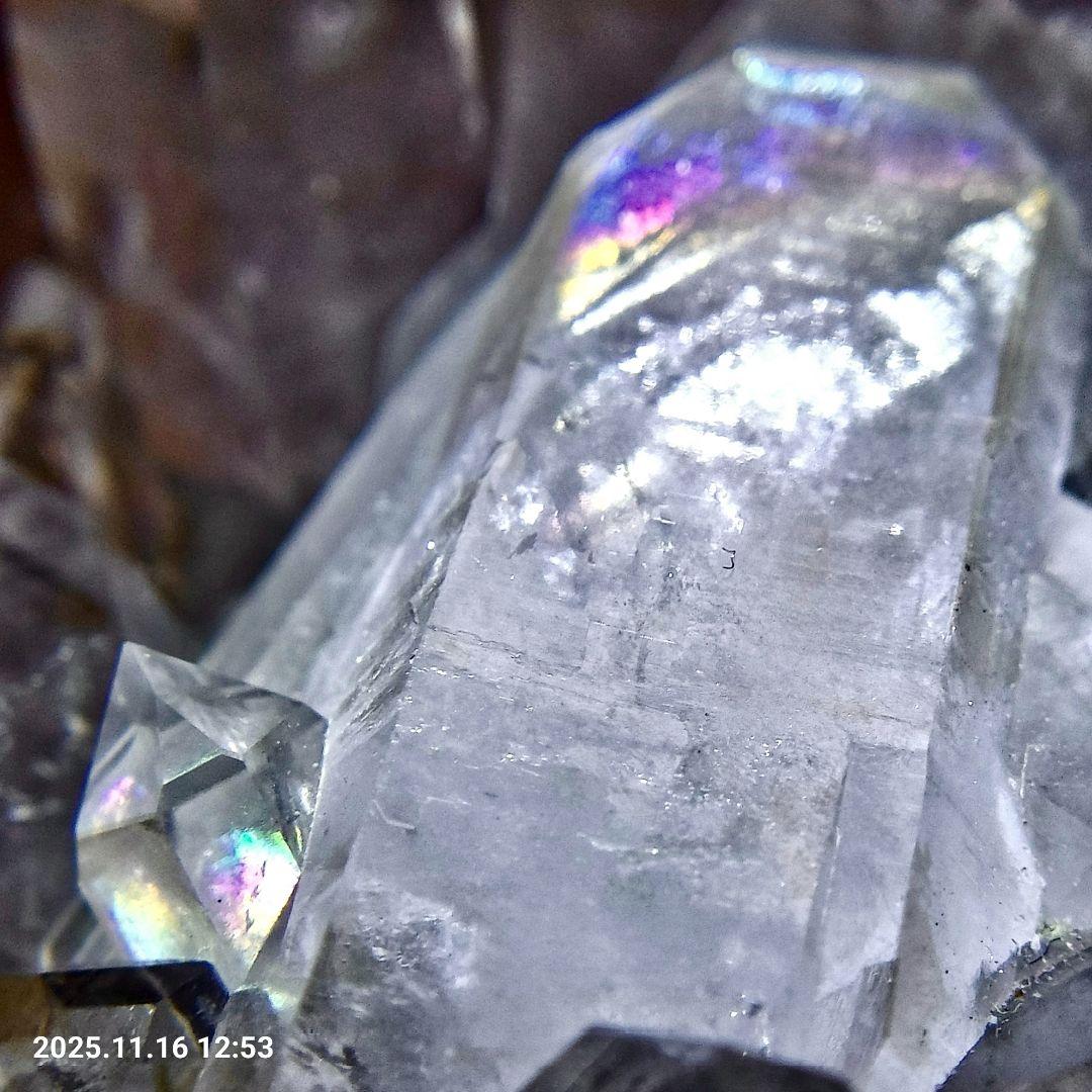 最高品質 ブラジル コリント産 水晶クラスター 159g 虹多数 グラデーション