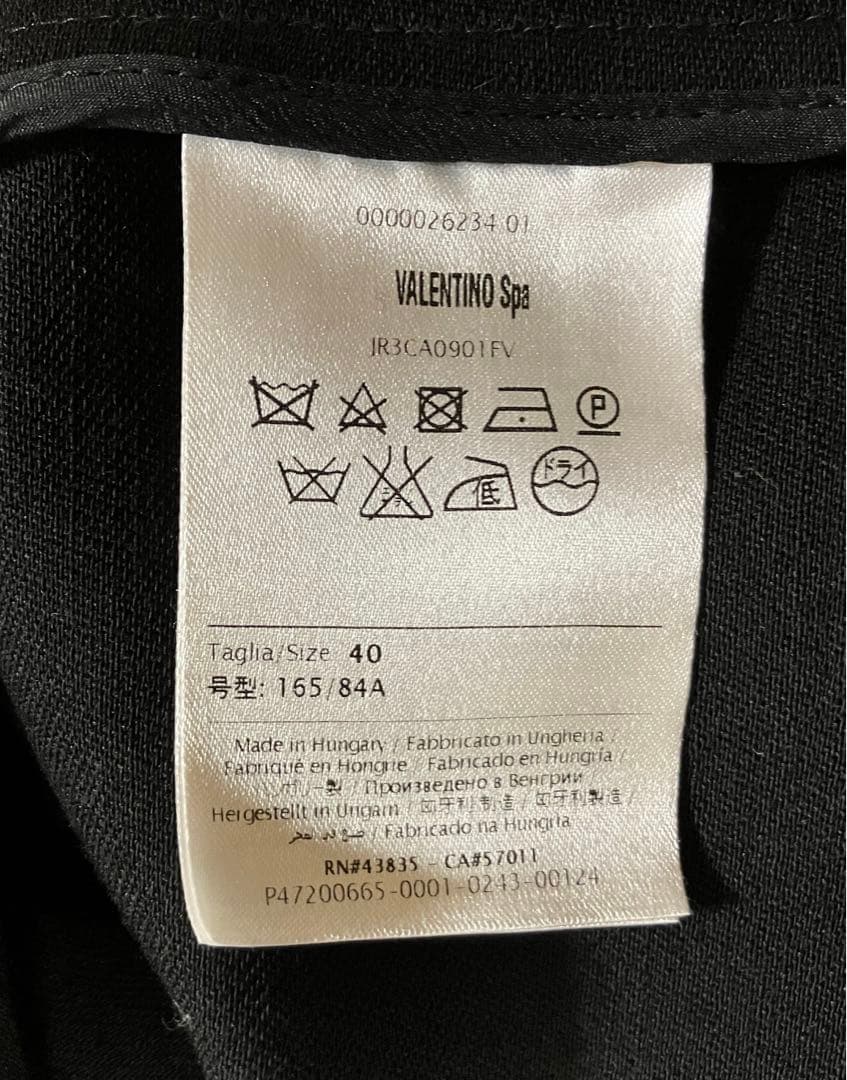 RED VALENTINO 羽刺繍ノーカラーコート黒