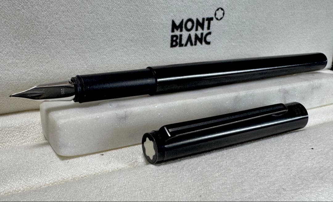【極美品】モンブラン No1124 万年筆 漆黒ロードナイト鉱加工 万年筆