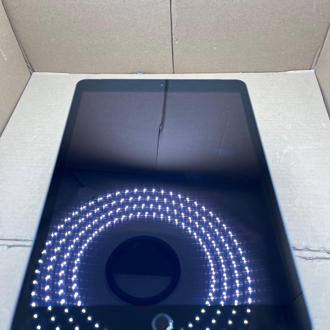 iPad (第７世代)Wi-Fi + Cellular 32GB スペースグレイ