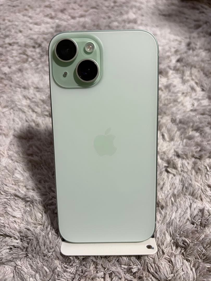 ララ品　 (美品中古) iPhone15 128gb 本体