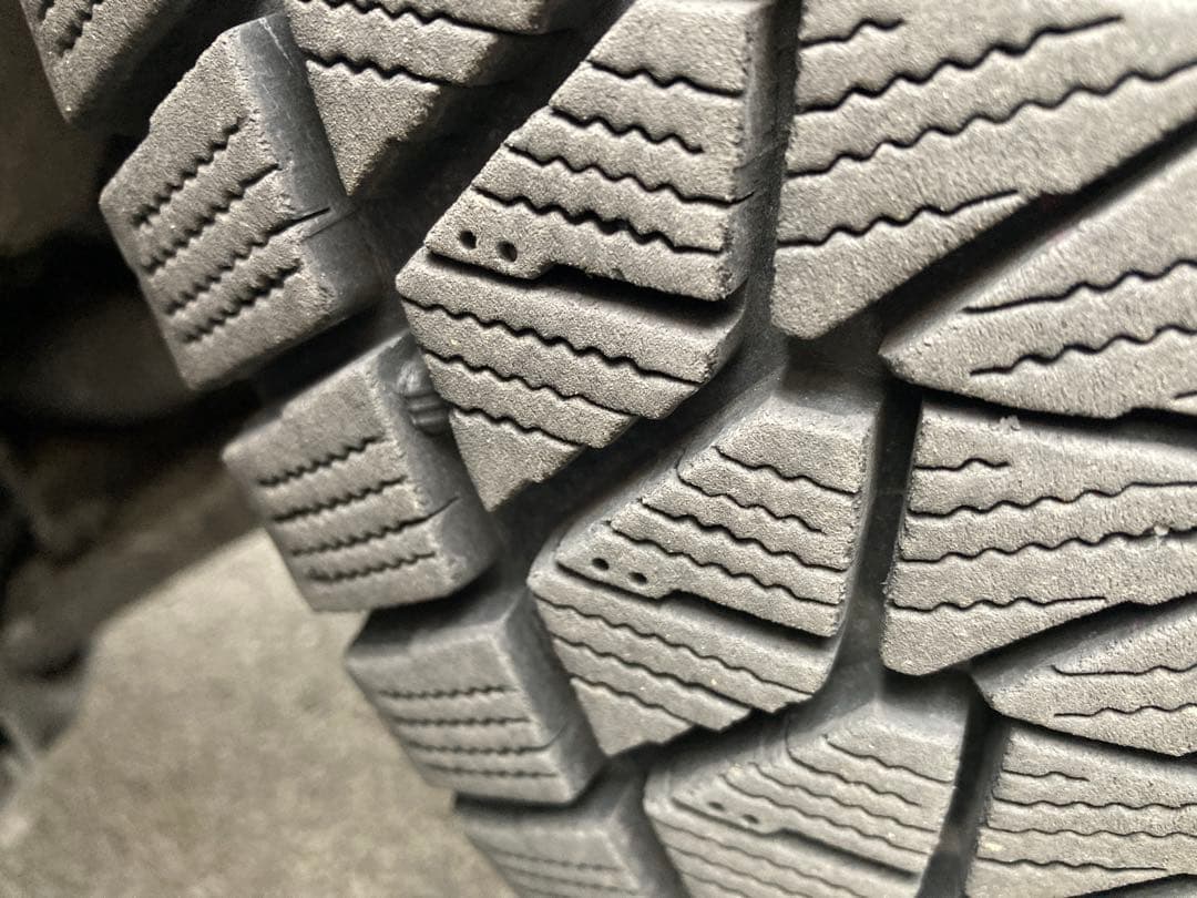 ブリヂストン DM-V2 215/70r16 タイヤ・ホイールセット　山たっぷり